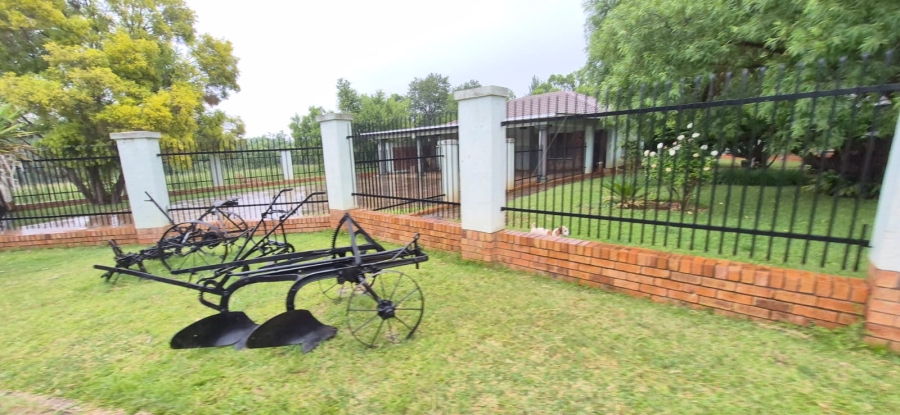 5 Bedroom Property for Sale in Swartruggens North West